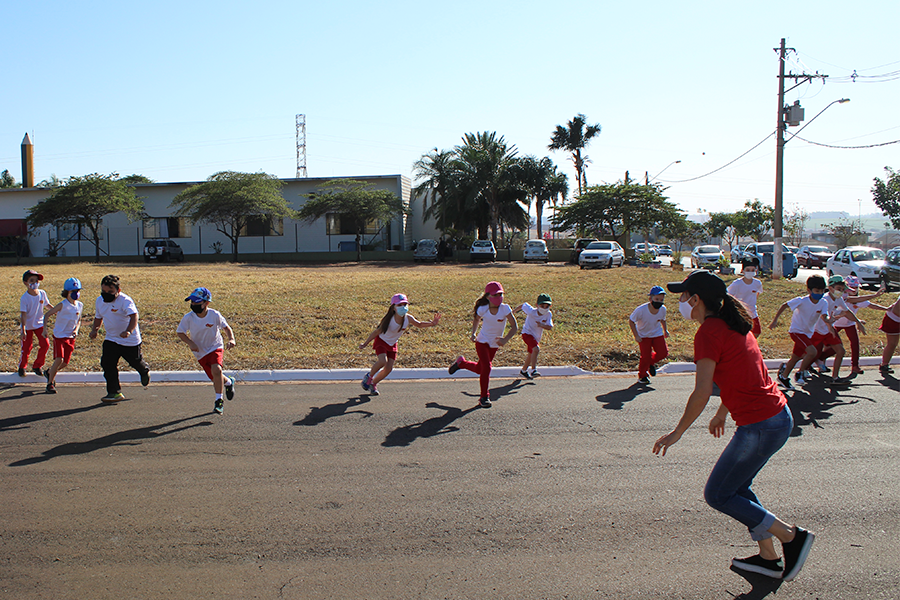 Brincadeira folclórica com a turma do 1º ano
